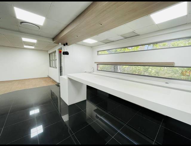 225M² OFFICE TO LET IN MIDRIDGE PARK